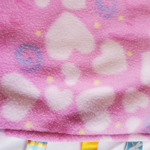 TAGGIES Lovey Pink Sicherheitsdecke Herzen Liebe Küsse sensorisch 12 Zoll - Bild 5 von 5