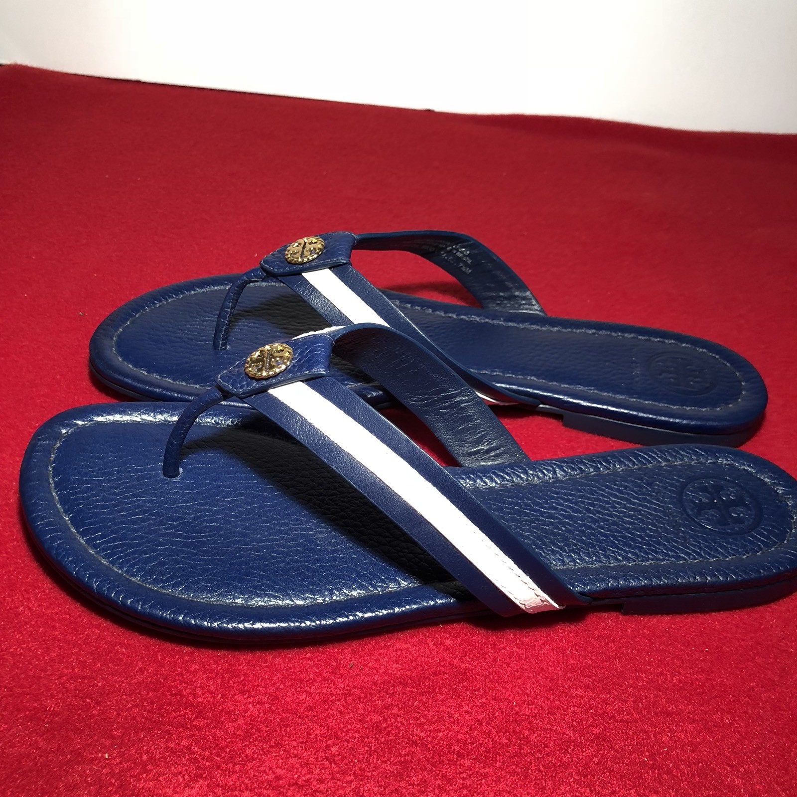 Tory Burch Sz 7.5M Blau WEISS Leder Gold Logo Thora Thong Sandale Flip Flop Tory Burch Sz 7.5M Blau WEISS Leder Gold Logo Thora Thong Sandale Flip Flop