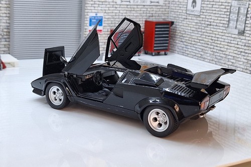 Lamborghini Countach schwarz Maßstab 1:24 Modell - Bild 7 von 7