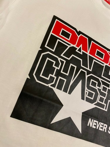 T-Shirt passend zu Air Jordan 12 Retro "Playoffs" Sneaker, rot/schwarz, Paper Chasers  - Bild 5 von 6