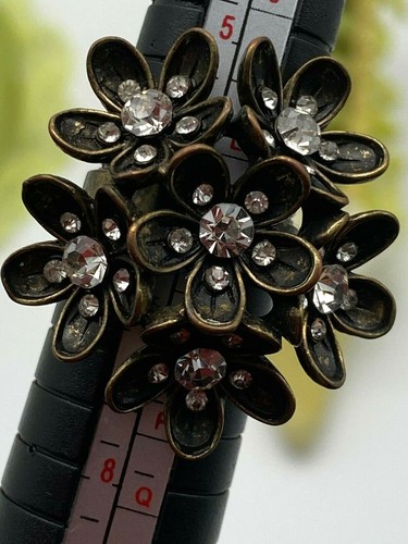 Vintage Rhinestone Diamante Bunch Of Flowers Design Yellow Metal Ring Size M1/2 - Picture 9 of 10