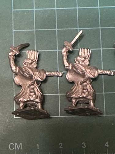 Lot 4 28mm Lead Metal miniatures Fighting Sword Toy Soldiers AP3 War Games - Picture 3 of 4
