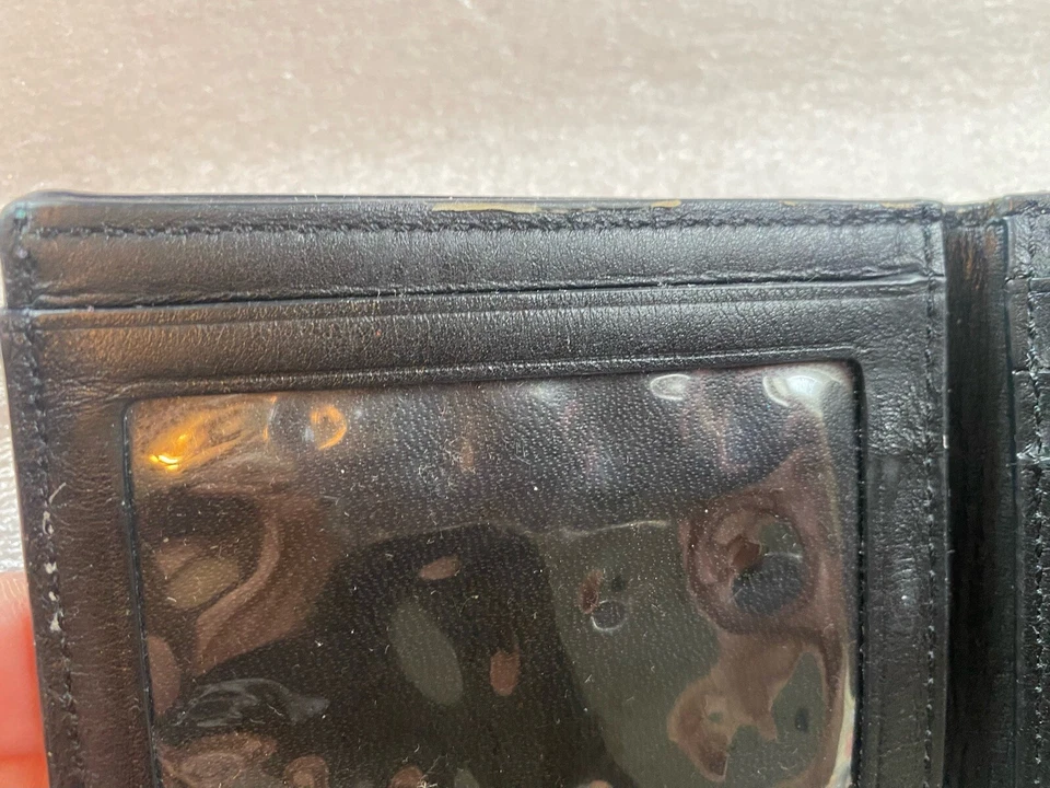 CARTERA COACH DOBLE BILLETERA PARA HOMBRE EN CUERO PERFORADO Verde Usada Foto 3 de 4