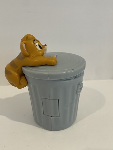 Burger King 1996 Oliver and Company View Finder Cat Oliver on Trash Can 4" - Picture 6 of 11