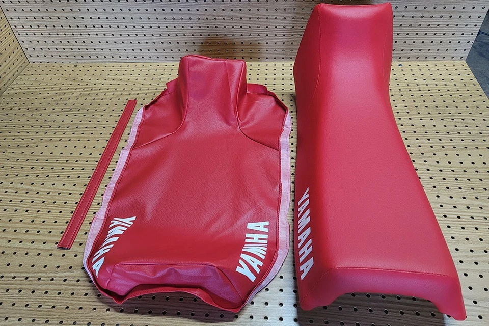 FUNDA ASIENTO YAMAHA XT250 XT350 MODELO 1984 A 2000 + CORREA (ROJO) (Y*-1) Foto 3 de 4