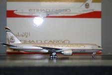 Phoenix 1:400 Etihad Cargo Boeing 777-200F A6-DDB (11176) Die-Cast Model Plane