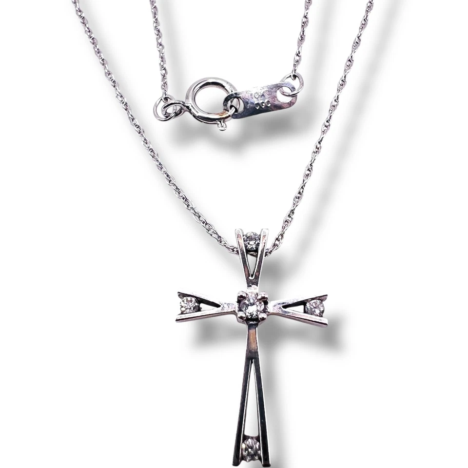 Collar colgante cruz diamante natural oro blanco 10k Foto 4 de 4