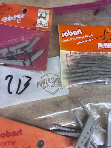 213. Large Lot Dubro Hinge Points And More For R/c Model Airplane Kit - Picture 4 of 10