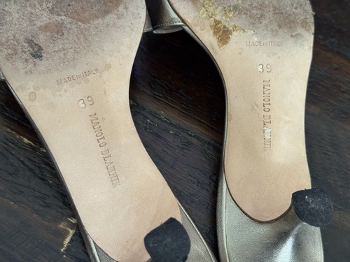Manolo Blahnik Gatito Tacón Peltre Metálico Mules Luccaby Talla 39 EE. UU. 8,5 - Imagen 13 de 15