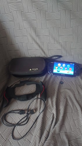 PS Vita PCH-1003 mit Hüllen und 8gb Speicherkarte Versand am selben Tag