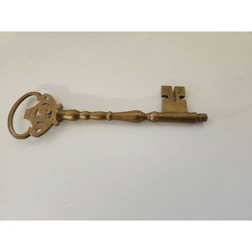 Vtg MCM Ornate Dbl Sided Skelton Key Solid Brass Barrel Paper Weight - Picture 2 of 2