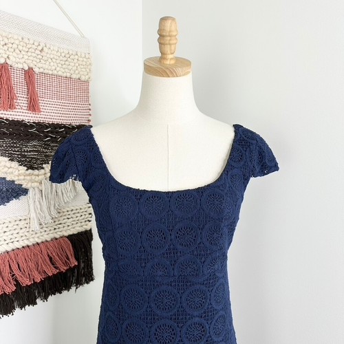 Lilly Pulitzer Laurent Cap Sleeve Zanzibar Lace Shift Dress True Navy Size 4 NWT - Picture 2 of 11