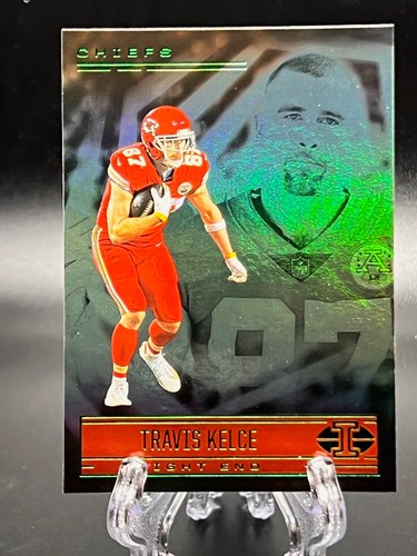 2021 Illusions Football Rookies, Emerald & Zaffiro Parallels Completa il tuo set - Foto 29 di 89