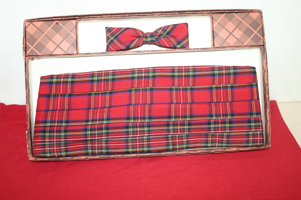 Vintage Christmas Red Plaid Pleated Cummerbund & Bow Tie Set R-989 - Image 3 of 4