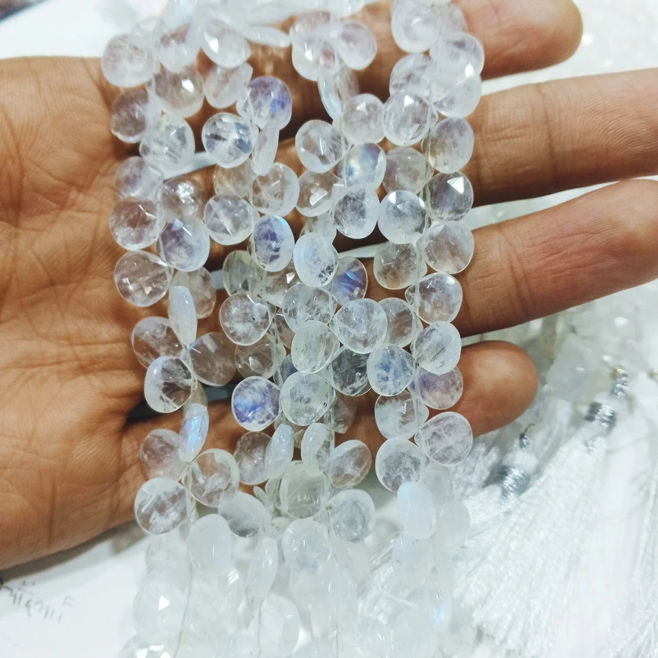 Piedra lunar arco iris blanca natural AAA facetada forma de corazón arco iris piedra lunar 8 pulgadas Foto 2 de 4