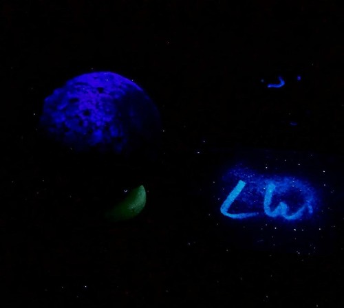 Fluorescent Pale Amethyst and Plume Fluorite 29mm Sphere Great Gift 4962 - Picture 3 of 11