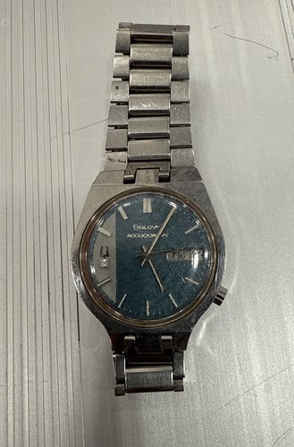 Vintage 1977 Bulova Accuquartz Mens Wrist Watch Diamond Dial 33 - Picture 2 of 22