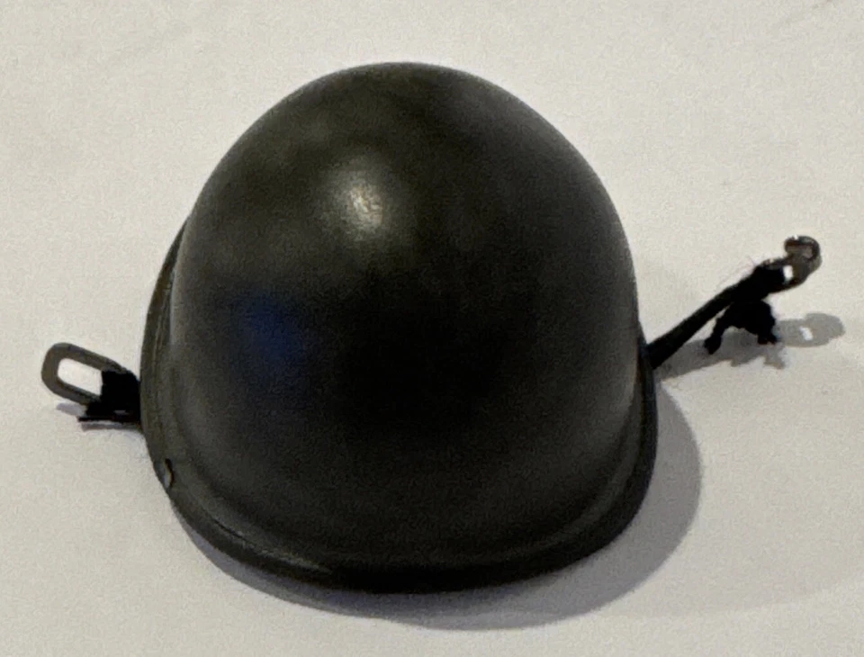 Casco GI Joe escala 1/6 Segunda Guerra Mundial Ejército de EE. UU. M1 Ultimate Soldier plástico con correas Foto 3 de 4