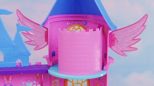 Royale High Castle Campus Playset with ENCHANTRAVERSE HALO code - Picture 7 of 11