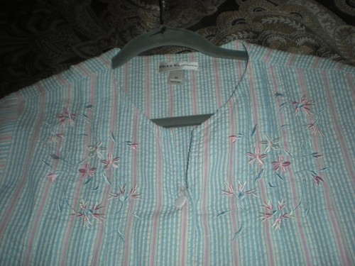 Miss Elaine Blue Seersucker Snap Front Robe - Size Medium - NWT - Picture 4 of 5