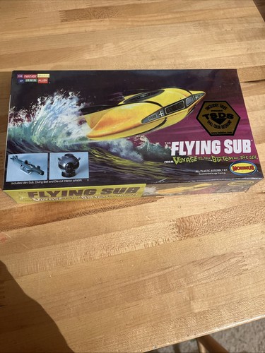 Moebius Voyage to the Bottom of the Sea Flying Sub Plastic Model Kit New Sealed - Picture 1 of 4