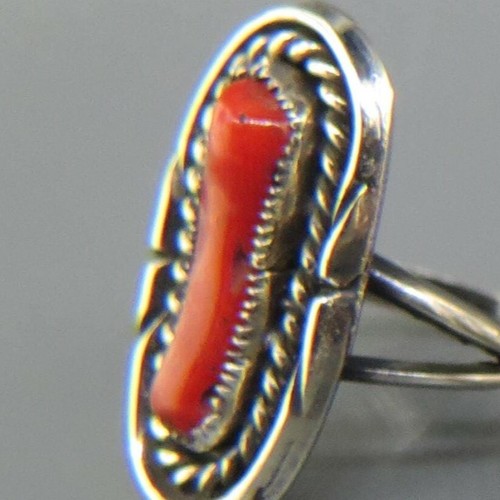 NAVAJO RED CORAL AND STERLING SILVER RING - Picture 2 of 7