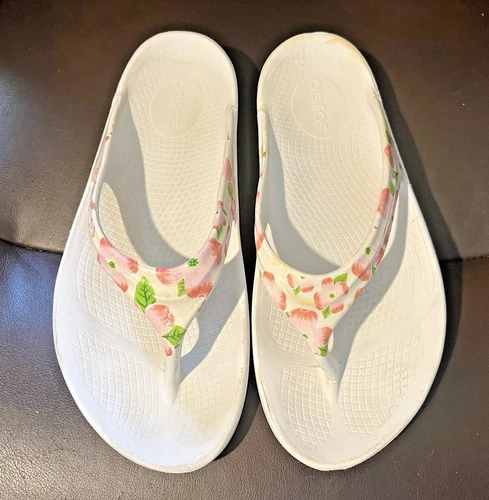 Oofos Ooriginals White Floral Flip Flop Thong Recovery Unisex Sandals Size 9