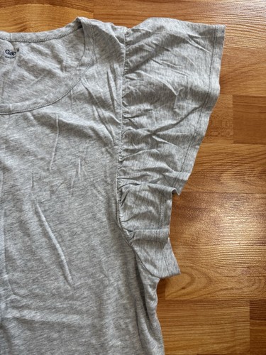 NEU GAP Rüschenärmel T-Shirt Oberteil grau Gr. Medium - Bild 2 von 2