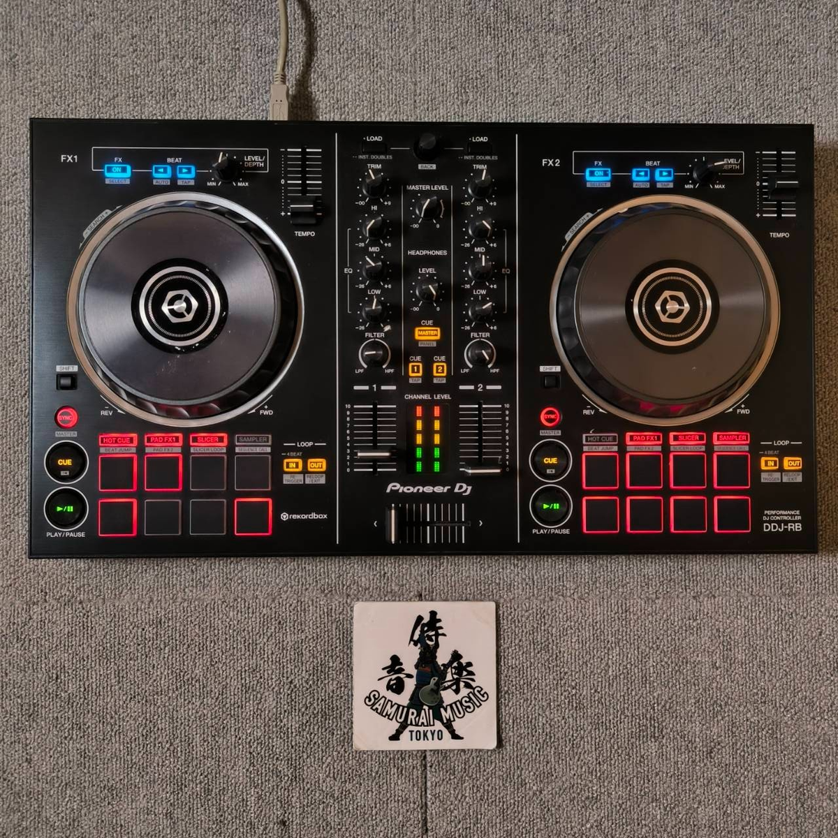 DDJ–RB DDJ-RB (archived) Portable 2-channel controller for