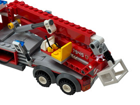 Lego 2007 City Fire Station 7945 Complete Building Set w/ Box & 2 Manuals