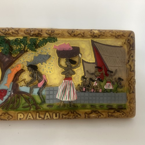 Palauan Hand curved & Painted  storyboard art of Fishermen Of Palau - Bild 3 von 8
