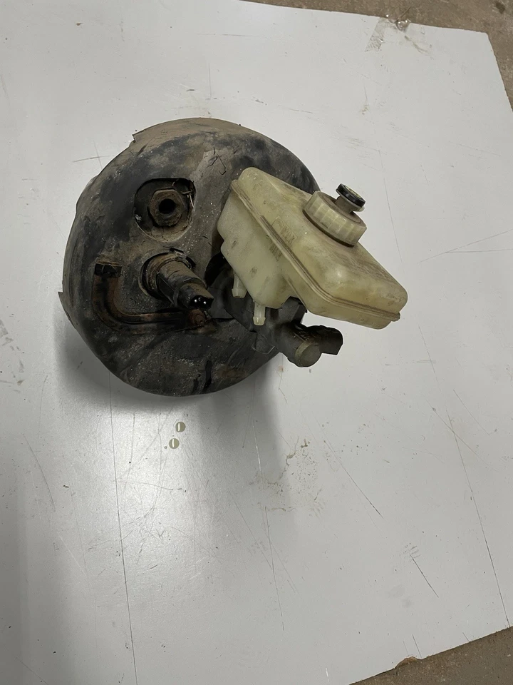 BMW E36 320i Sedan 1994 Power Brake Booster With Master Cylinder - Image 3 of 4