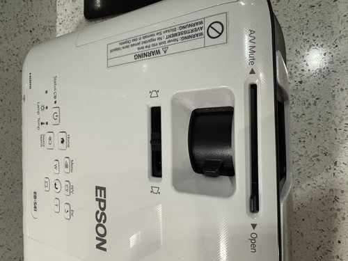 Epson EB-S41 3,300 Lumen Home Cinema Projector HDMI 23 Hours Used Remote - Picture 3 of 21