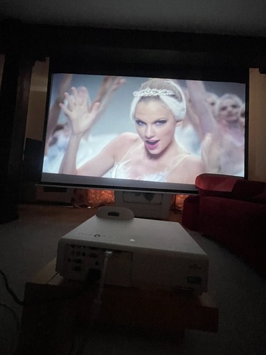 Sony VPL-SX225 Short Throw Video Projector (good bulb life) - Picture 2 of 16