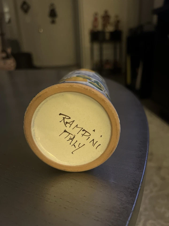 Botella de aceite de cerámica italiana pintada a mano Rampini "Reina del Limón" Foto 4 de 4