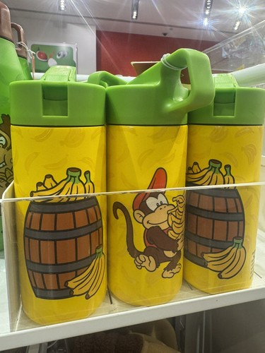 Nintendo NY Diddy Kong Banane 16oz Trinkflasche Bowser Peach Super Mario Neu mit Etikett - Bild 2 von 4