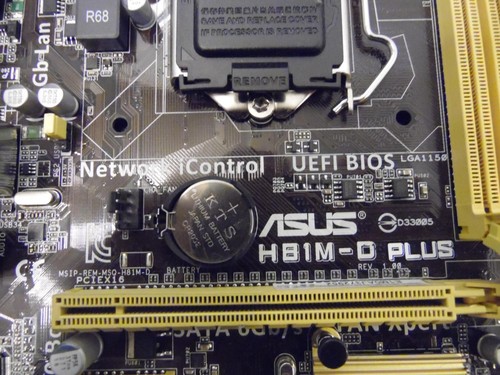 Zócalo de placa base ASUS H81M-D PLUS Rev.1.00 mATX 1150 Intel H81 - Imagen 3 de 3