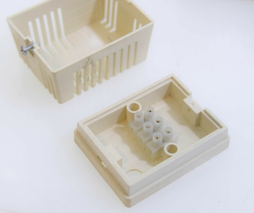 [Lot of 6] Emerson CPC Surface Mount Vented Sensor Enclosure with Terminal Block - Picture 2 of 2