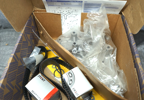 Engine Timing Belt Kit with Water Pump Aisin TKT001 For Toyota Tundra Lexus - Picture 3 of 14