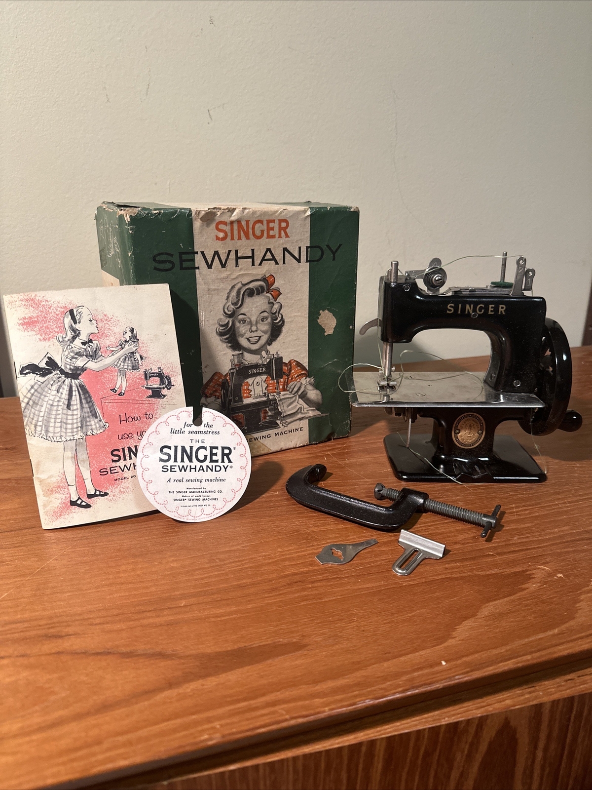 Vintage Singer Sewhandy Child’s Sewing Machine Model 20 Black With Box