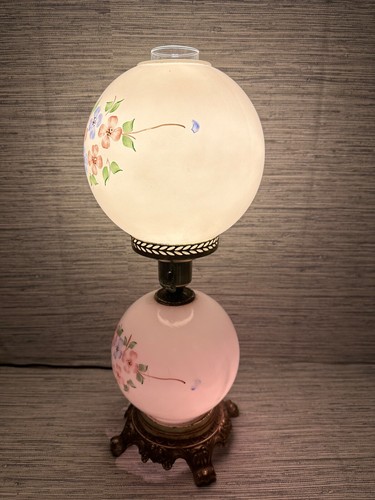 Lámpara de mesa de 3 vías vintage Hedco Lo que el viento se llevó blanca con flores rojas y azules - Imagen 20 de 20