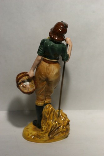Royal Doulton Classics THE LAND GIRL Figurine HN4361 Limited Edition 2500 {2001} - Picture 7 of 12