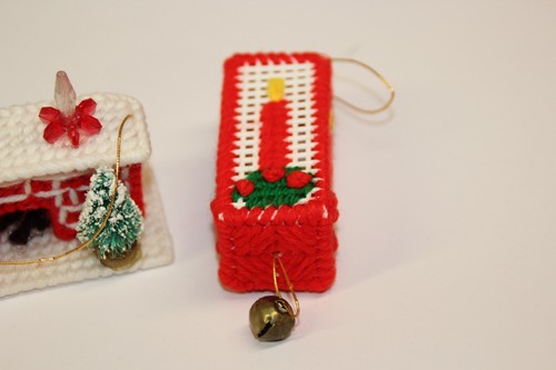 (2) Vintage Fatto a Mano 3D Plastica Tela Ornamento Bottiglia Natale Spazzola Camino - Foto 2 di 6