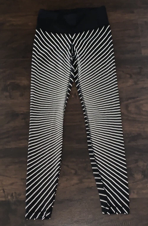 LULULEMON Wunder Under Leggings BLACK GREY Striped Good Used Condition,  Size 4