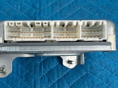 1998 1999 Toyota Land Cruiser LX470 Skid Control Computer