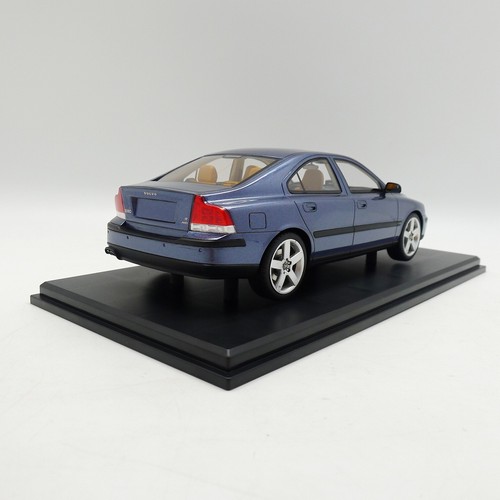 1 /18 Volvo S60 R Blue Color Resin Model car By DNA Collectibles - Picture 5 of 24