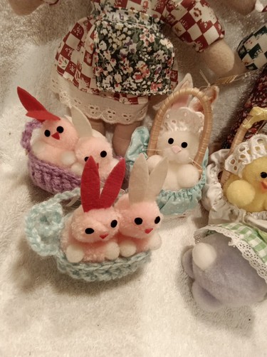 Vintage Lot 9 Pcs Easter decor plush R DAKIN Topstone Rabbits Chicks Basket - Picture 4 of 8