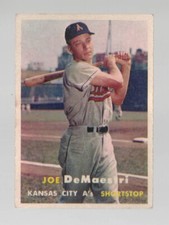 1957 Topps #44 Joe DeMaestri VG/Ex (slight wrinkle)