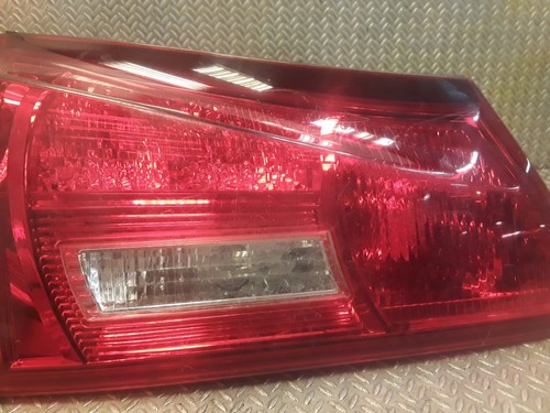 Faro Trasero Interior Izquierdo Para LEXUS IS Mk2 2005-2013 USADO ORIGINAL - Picture 2 of 4