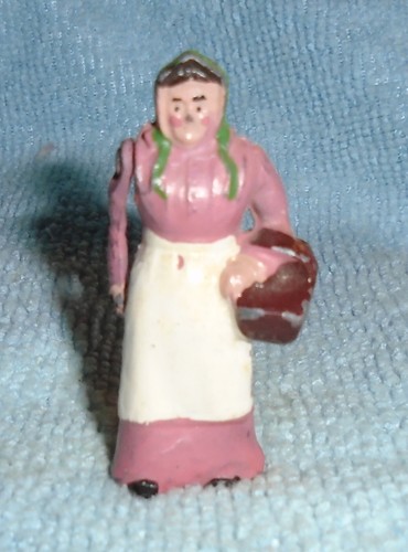 Vintage Britains Lead "Woman W/ Basket" Excellent Cond Free Ship Lot B